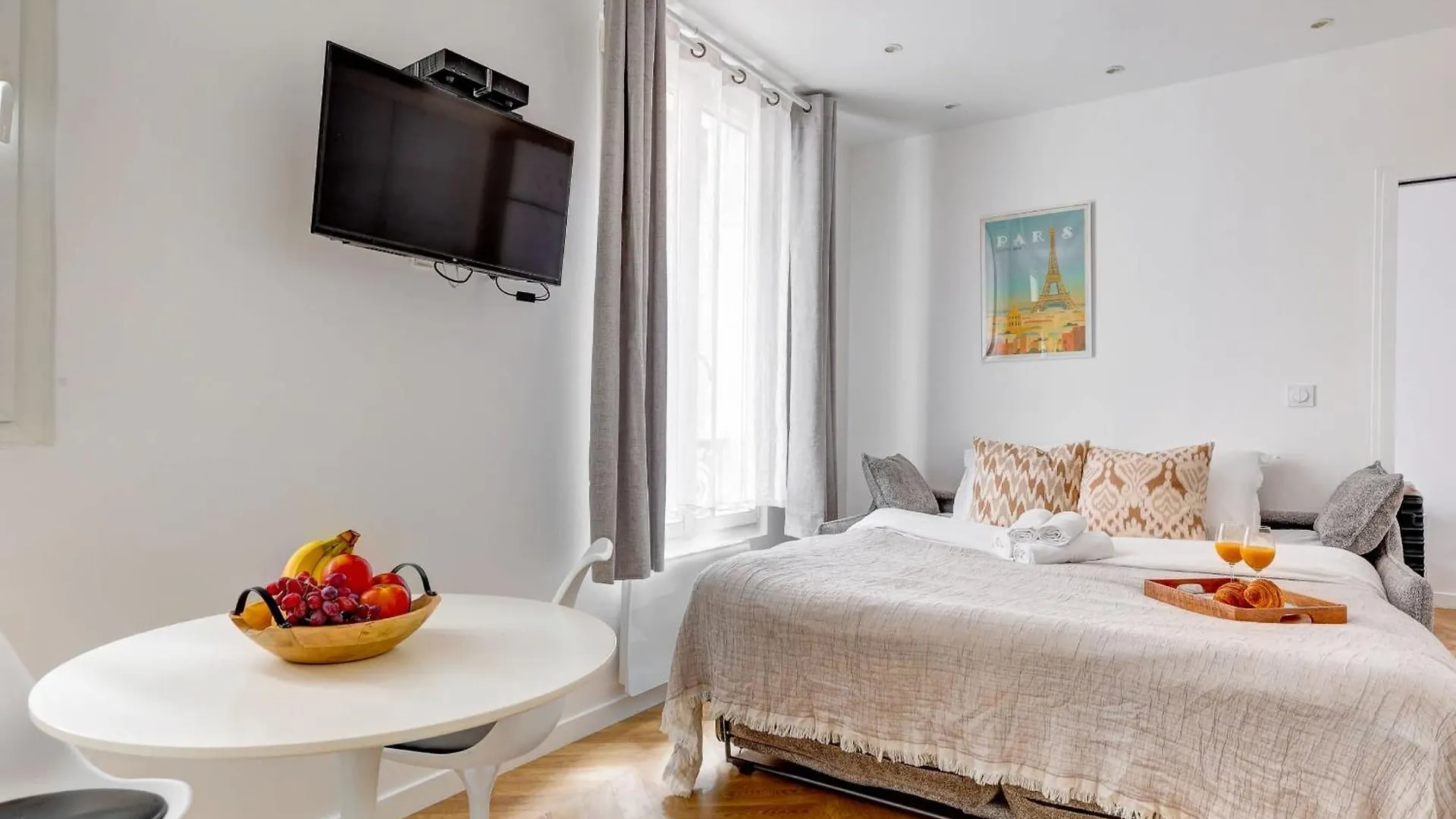 Eiffel Tower & Champ De Mars - 1Br - Paris Vacation Rentals 0*,