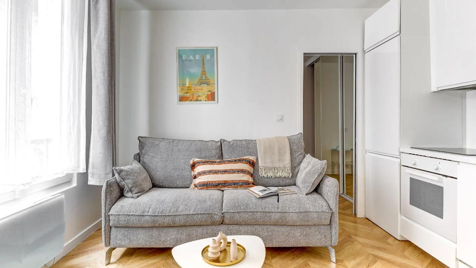 Eiffel Tower & Champ De Mars - 1Br - Paris Vacation Rentals フランス