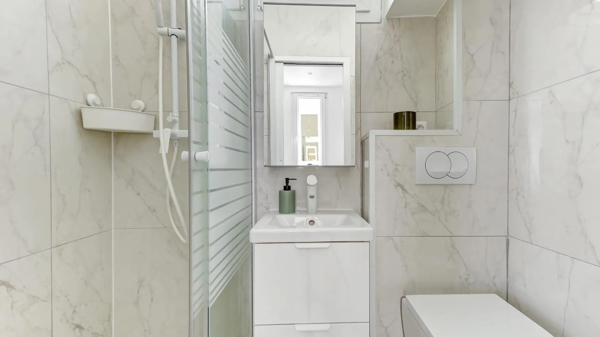 Eiffel Tower & Champ De Mars - 1Br - Paris Vacation Rentals フランス