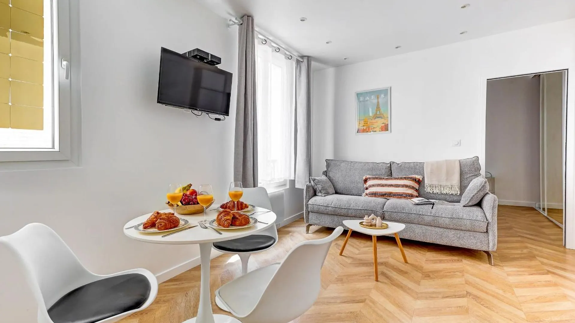 Eiffel Tower & Champ De Mars - 1Br - Paris Vacation Rentals